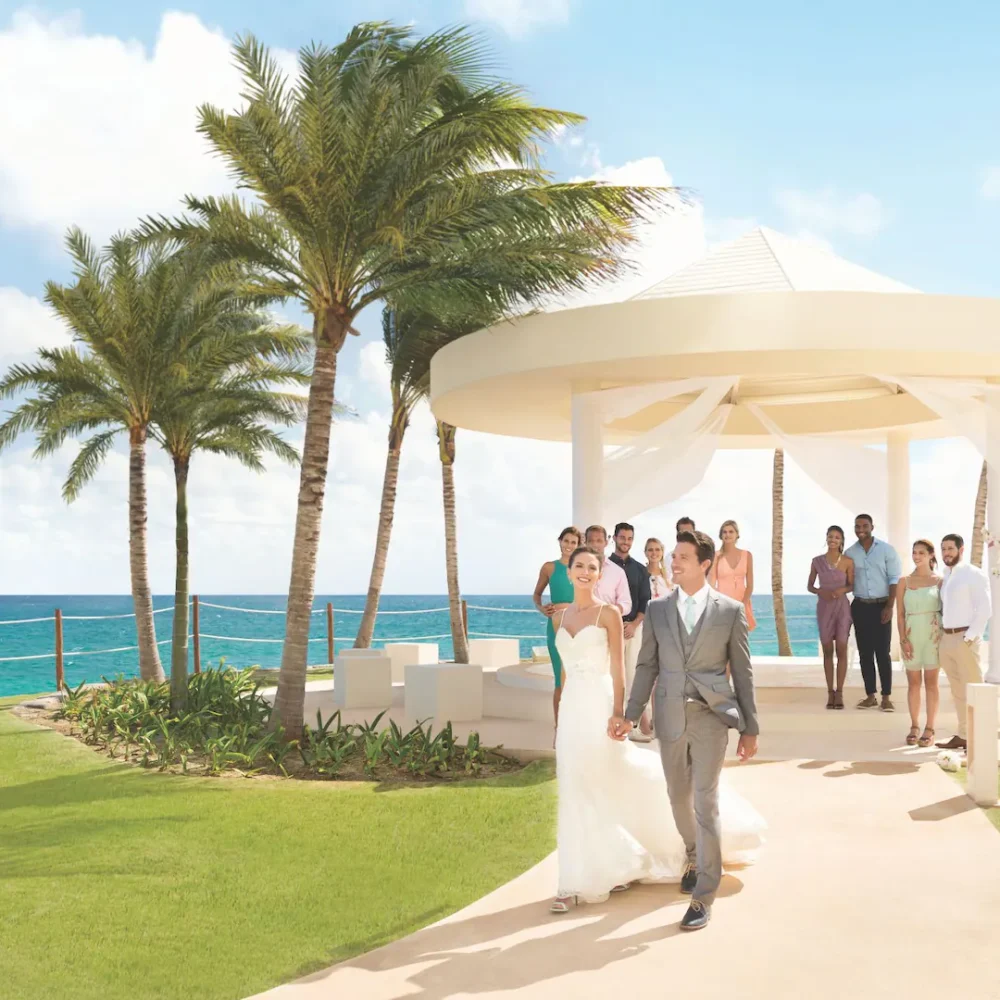 Hyatt-Ziva-Cancun-P404-Wedding-Gazebo-With-Guests.16x9